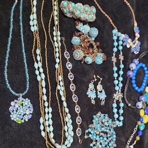 Chic Blue and Gold Necklace Set